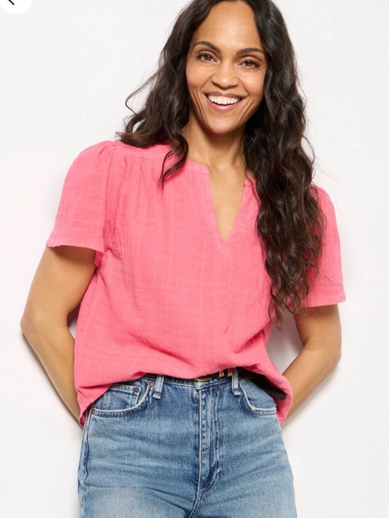 Evereve Tops - Evereve Shelby Textured Split Neck Top NWT